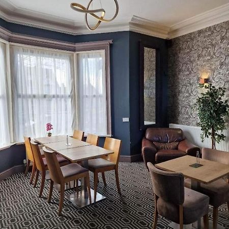 Oyo Ivy Hotel Скегнесс Экстерьер фото